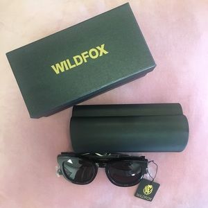 NIB WILDFOX Classic Fox black sunglasses